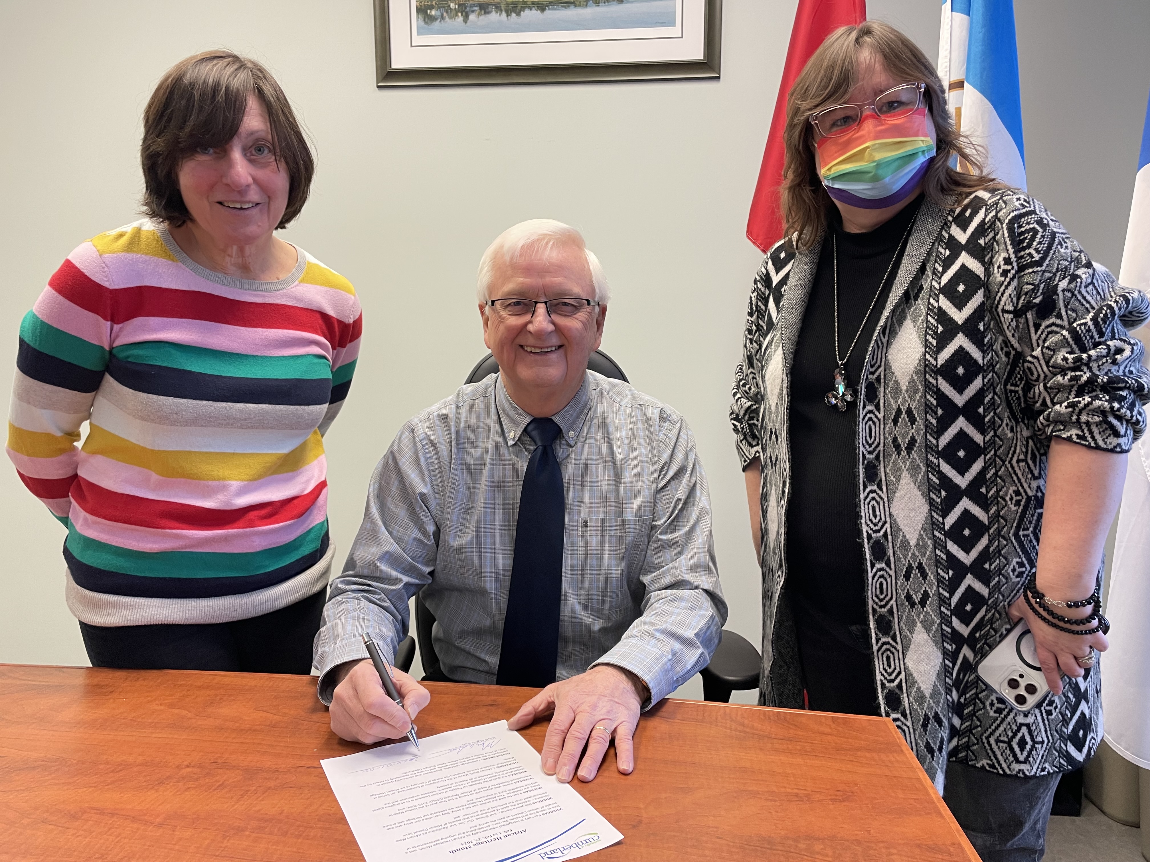 Colleen Dowe (left) and Dawn Ferris look on as Municipality of Cumberland Mayor Murray Scott signs a proclamation declaring February as African Heritage Month in the municipality. Darrell Cole – Municipality of Cumberland photo